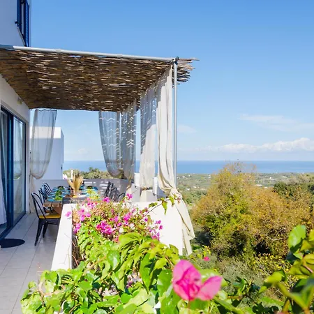 Lira Pure Serenity & Sea Views 3br * Retimno