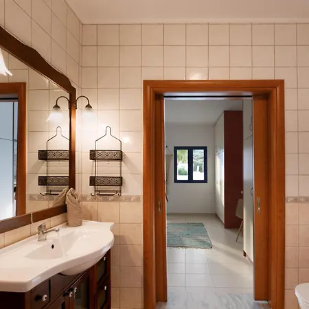 Lira Pure Serenity & Sea Views 3br Willa
